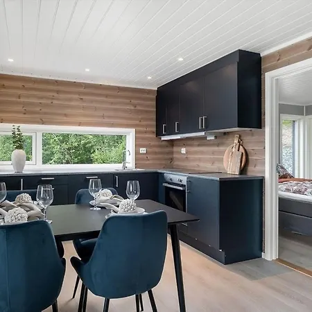 Nettes Ferienhaus In Gjemnes Mit Grill, Terrasse Und Garten
